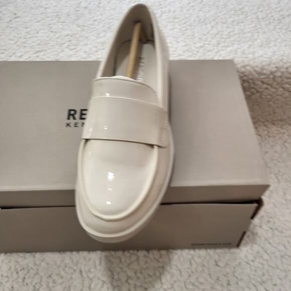 NIB Kenneth Cole Reaction Fern Loafer Ecru  Patent Women's size  5 - Picture 1 of 6